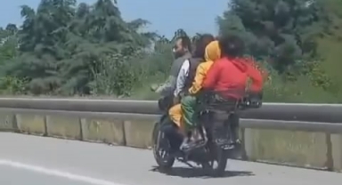 Motosiklete 4 kişi bindiler, kilometrelerce ilerlediler