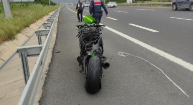 Motosikletler otoyolda çarpıştı: 2 yaralı