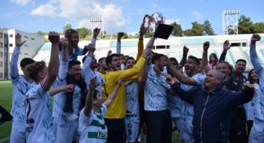 Nilüferli futbolcular şampiyonluk kupasına kavuştu