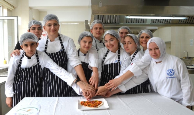 Öğrenciler dikkat çekmek için glütensiz pizza hazırladı
