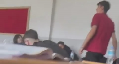 Öğretmene saygısızlık kamerada