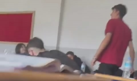 Öğretmene saygısızlık kamerada