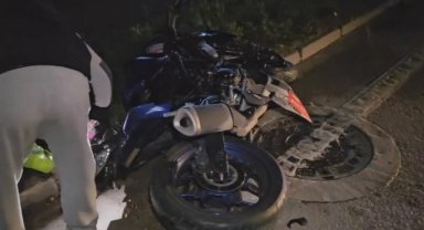 Otomobile çarpan motosiklet sürücüsü yaralandı