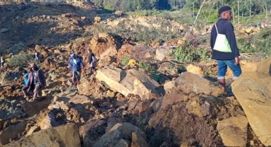 Papua Yeni Gine'de toprak kayması