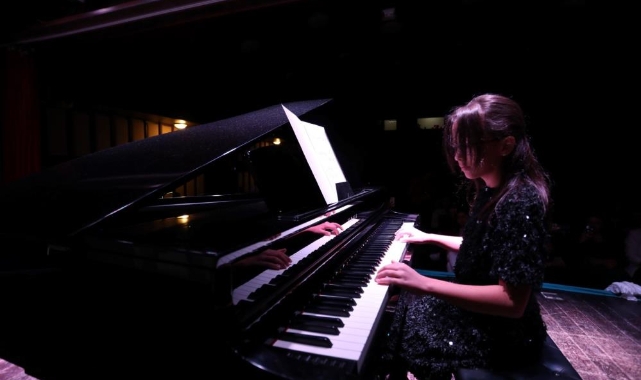 Piyanonun küçük üstatları performanslarıyla büyüledi