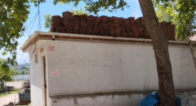 Şadırvanın çatısından düşen imam yaralandı