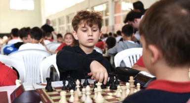 Satranç turnuvasında ilk hamle Başkan Aydın’dan