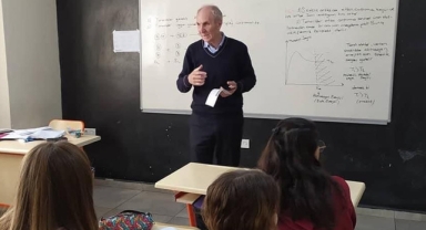 Silahla vurulan okul müdürü hastanede öldü