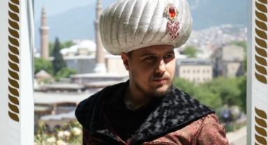 Tarihi surlarda Padişahı gören şaştı kaldı