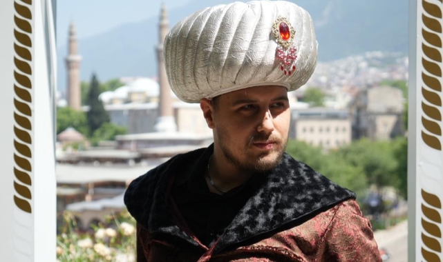 Tarihi surlarda Padişahı gören şaştı kaldı