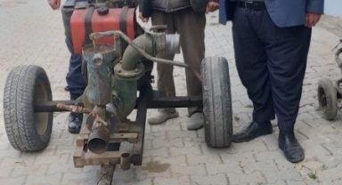 Tarladan su motoru çalan hırsızlar yakalandı