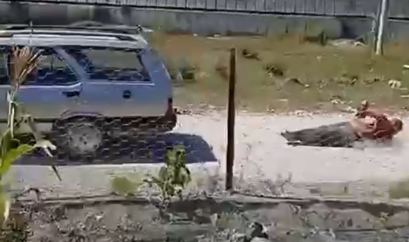 Tartıştığı kişiyi otomobile bağlayıp sürükledi