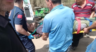 Traktörün altında kalan sürücü ölümden döndü
