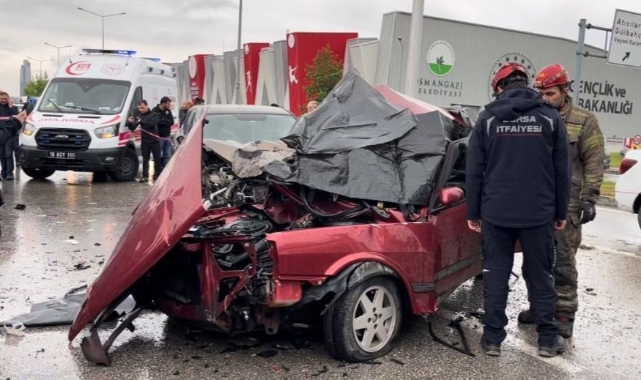 Yağmurda kayan araç 2 kişiye mezar oldu
