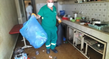 5 dairesi olan ailenin evinden 3 kamyon çöp çıktı