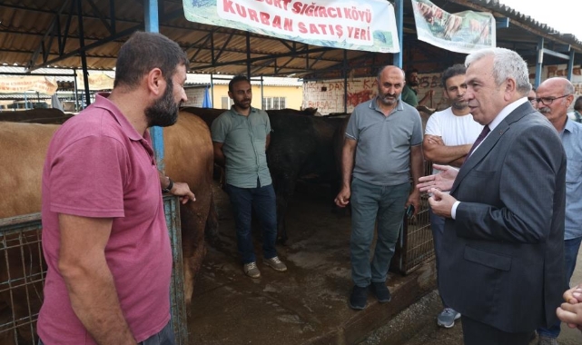 Başkan Şadi Özdemir, kurban pazarını gezdi