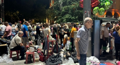 Bayram alışverişine çıkanlar meydanları doldurdu