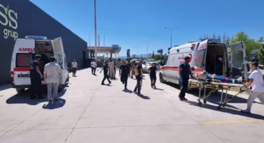 Bayram ziyaretine giderken duvara çarptı:3 yaralı
