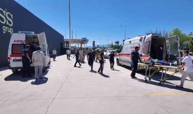 Bayram ziyaretine giderken duvara çarptı:3 yaralı