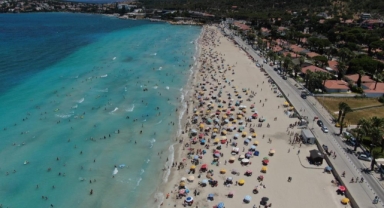 Binlerce kişi Çeşme'ye akın etti nüfus 1 milyon'a dayandı