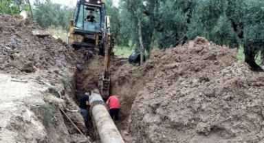 Boruların patlaması, çiftçiyi susuz bıraktı