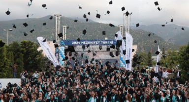 BTÜ 2024 mezunlarını uğurladı