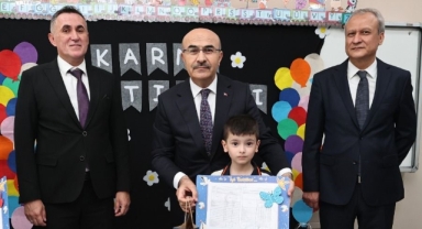Bursa'da 700 bin öğrenci karne heyecanı yaşadı