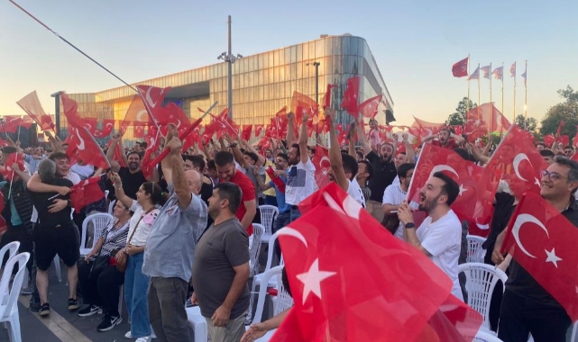 Bursa’da milli heyecan dev ekranda yaşandı