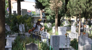 Büyükşehir ile 17 ilçedeki mezarlıklar bayrama hazır
