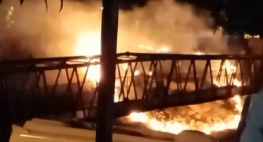Çocukların attıkları torpil yangın çıkardı