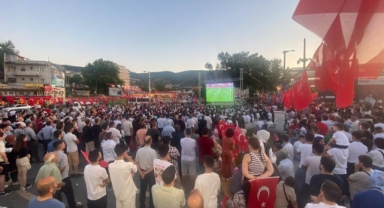 Dev ekran'da Milli maç keyfi