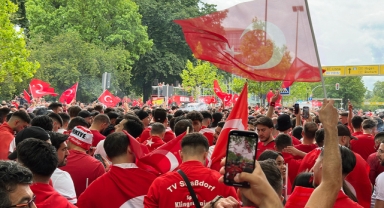 Dortmund sokakları kırmızı-beyaz