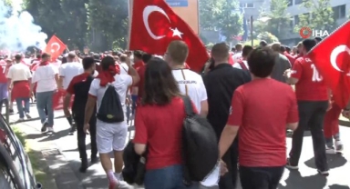 Dortmund sokakları yine kırmızı-beyaz