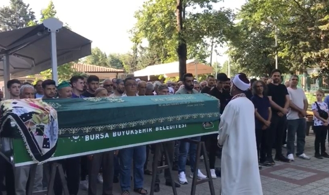 Evinde ölü bulunan kadın defnedildi