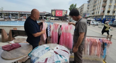 Fenomen muhtardan çocuklara ücretsiz bayram kıyafeti