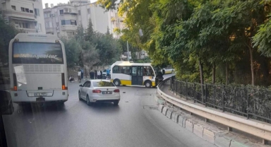Gemlik'te kaza yapan minibüs şoförü yaralandı