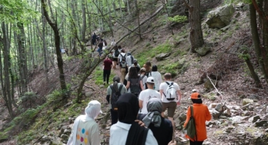 Gençler doğa için yürüdü