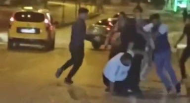 Gruplar arası kavgada sokak ringe döndü