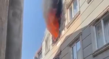 Gürsu'da ev alev alev yandı, bina tahliye edildi