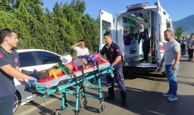 Hafif ticari araç ile motosiklet çarpıştı: 1 yaralı