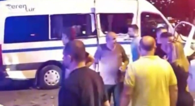 İşçi servisi ile kamyonet çarpıştı: 8 yaralı