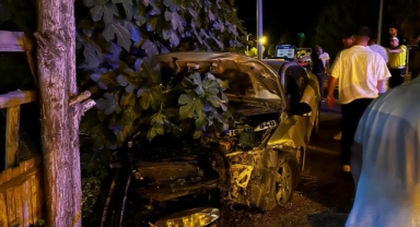 İznik'te iki otomobil kafa kafaya çarpıştı: 3 yaralı