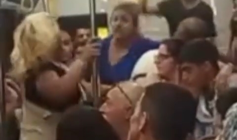 Kadınların otobüste kavgası kamera'da!