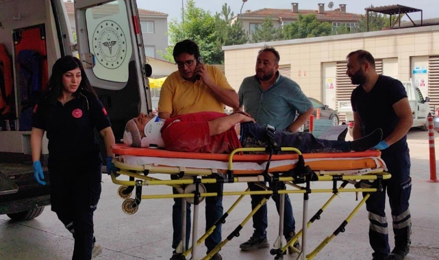 Kafasına demir parçası düşen işçi hastanelik oldu