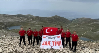 Komandolar Bayrağı Bursa’nın zirvesine taşıdı