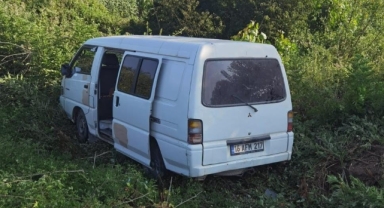 Kontrolden çıkan minibüs şarampole uçtu: 5 yaralı
