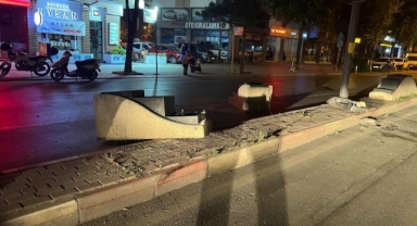 Kontrolden çıkan otomobil direğe çarptı: 5 yaralı