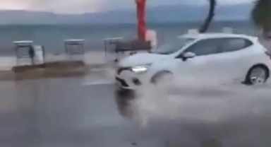 Lodos denizi taşırdı, sahil kenarı göle döndü