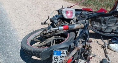 Motosiklet hafif ticari araçla çarpıştı: 1 ölü