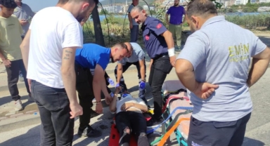 Motosiklet sürücüsü metrelerce sürüklendi